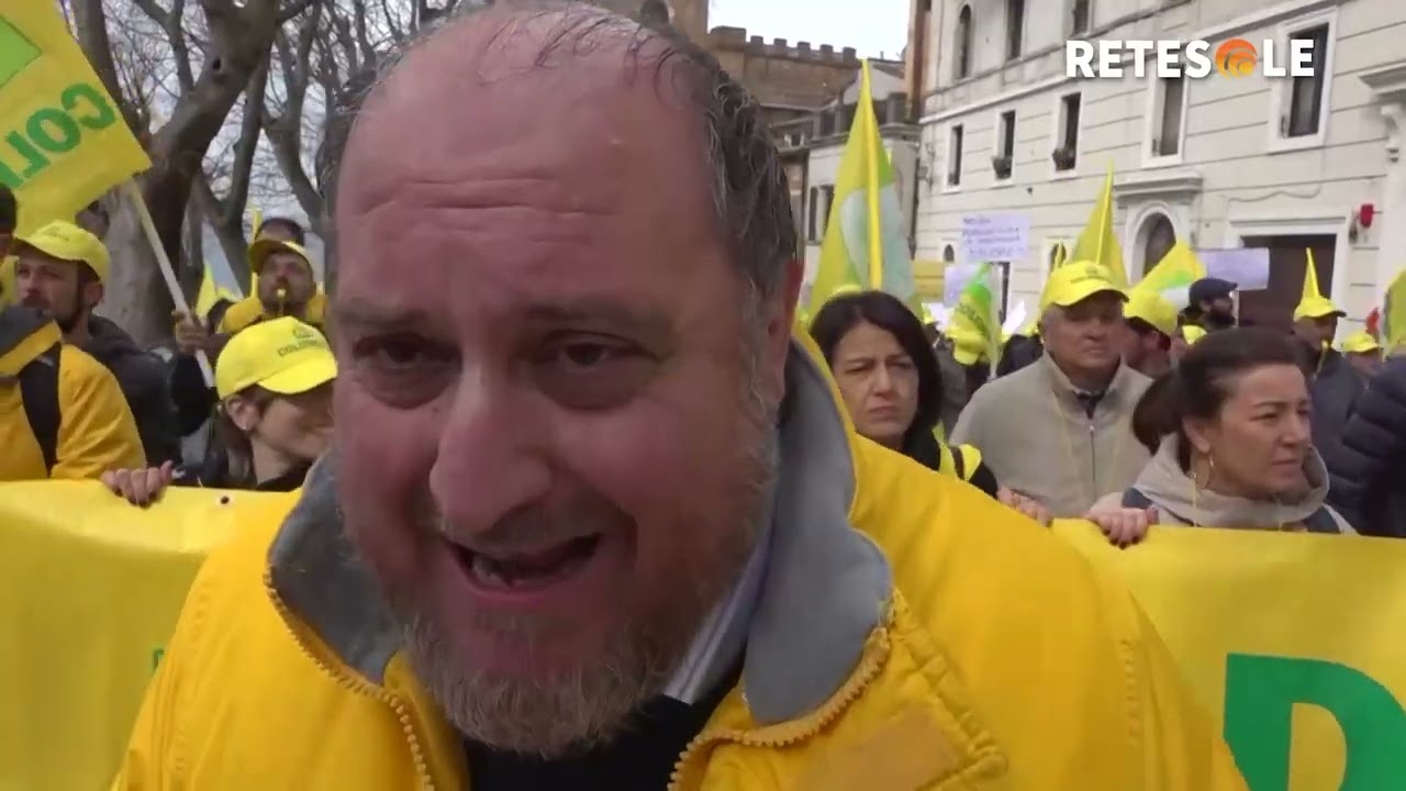 Gli agricoltori di Coldiretti in corteo con bandiere e trattori a Perugia