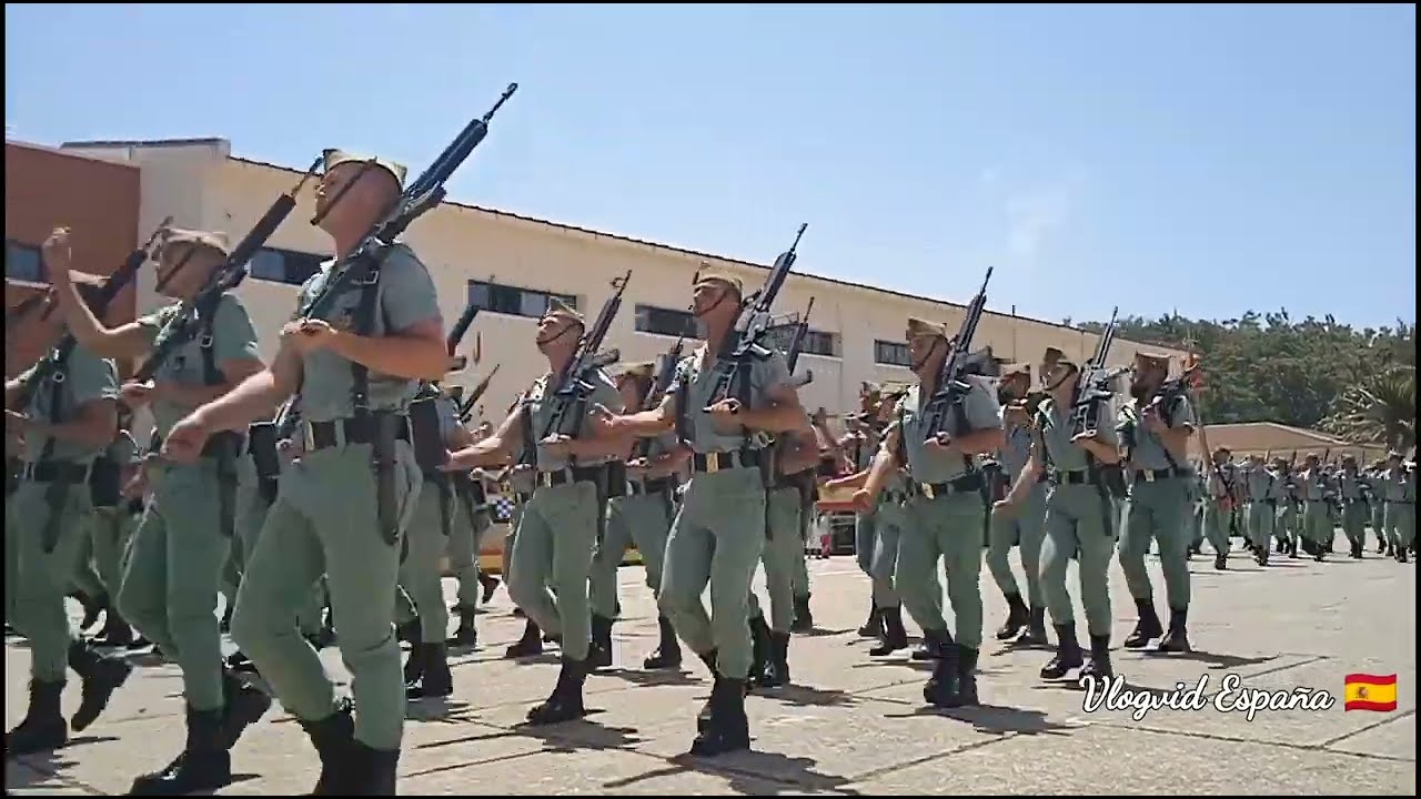 A 160 Pasos por Minuto y un Sólo Corazón como un Huracán de Guerra Desfila la Legión.