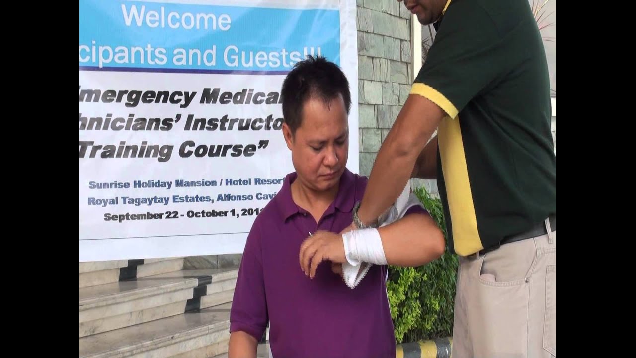 Close Fracture Elbow using Triangular Bandage