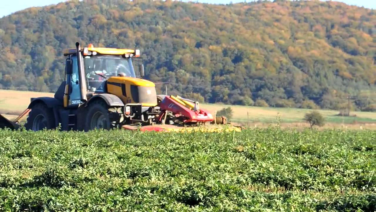 Kosenie lucerky JCB Fastrac 3230