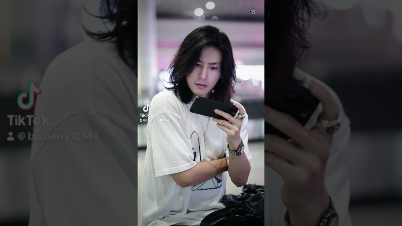 #zhangzhehan#張哲瀚#oceanzhang🌟～✈️～可愛的機場小表情～😆～🌟 ～圖weibo: 荆棘之花_0511