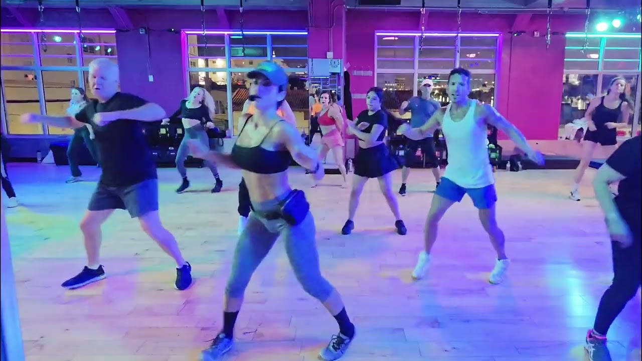 Tshwala Bam (feat. S.N.E) [Remix] TitoM, Yuppe & Burna Boy - dancing 20 ene 2026