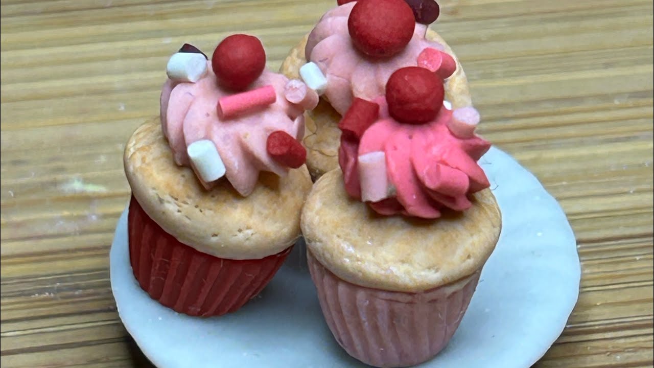 Valentines cupcakes made from polymer clay (DIY miniature food)
