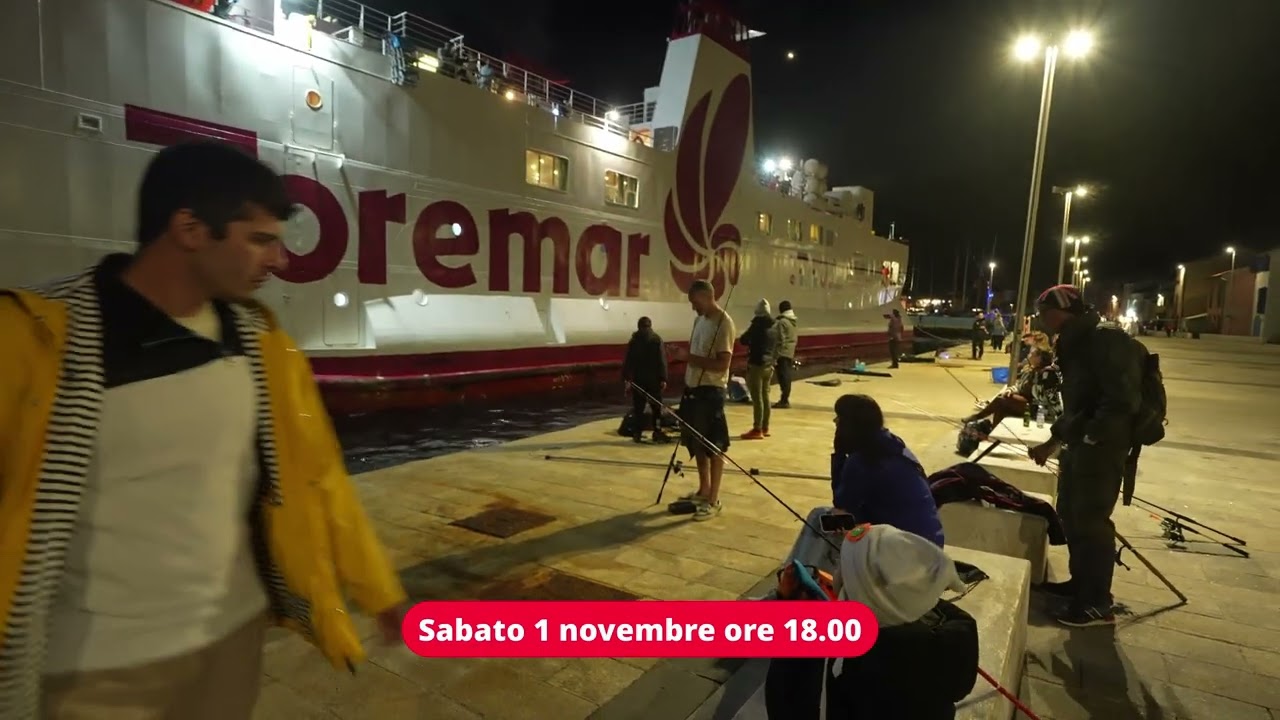 Sagra del Totano di Capraia: Gara di pesca del totano 2025, la partenza della gara dal molo