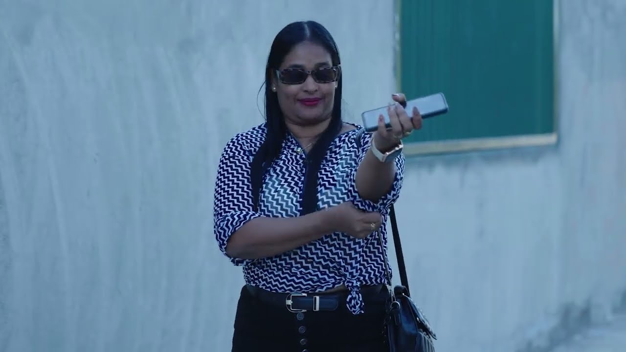 PERSIGUE SU ESPOSA A VERSE CON EL AMANTE