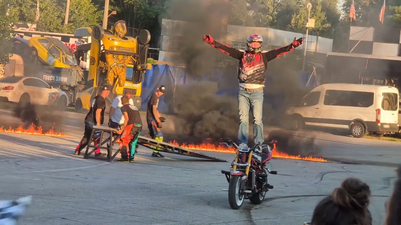 Lángot okádó motor és boruló autó az XXL Monster Truck Shown Marcaliban