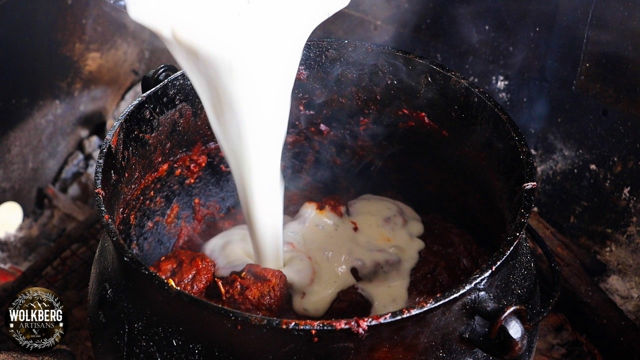 What Happens When You Add Béchamel to a Spicy Chicken Curry? | Indian and French Curry Potjie Fusion