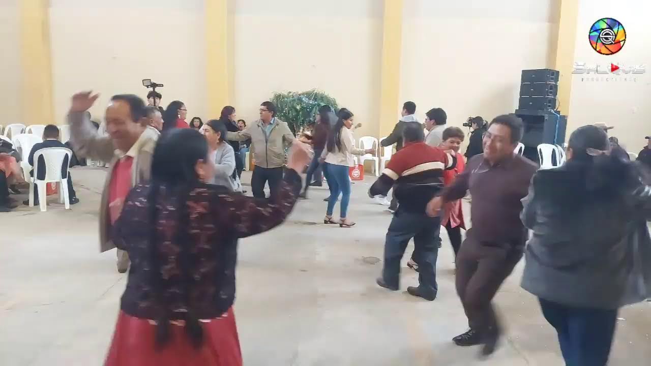 Sociedad Taurina de la Falda festejando la fiesta del niño junto a la familia Arias Flores