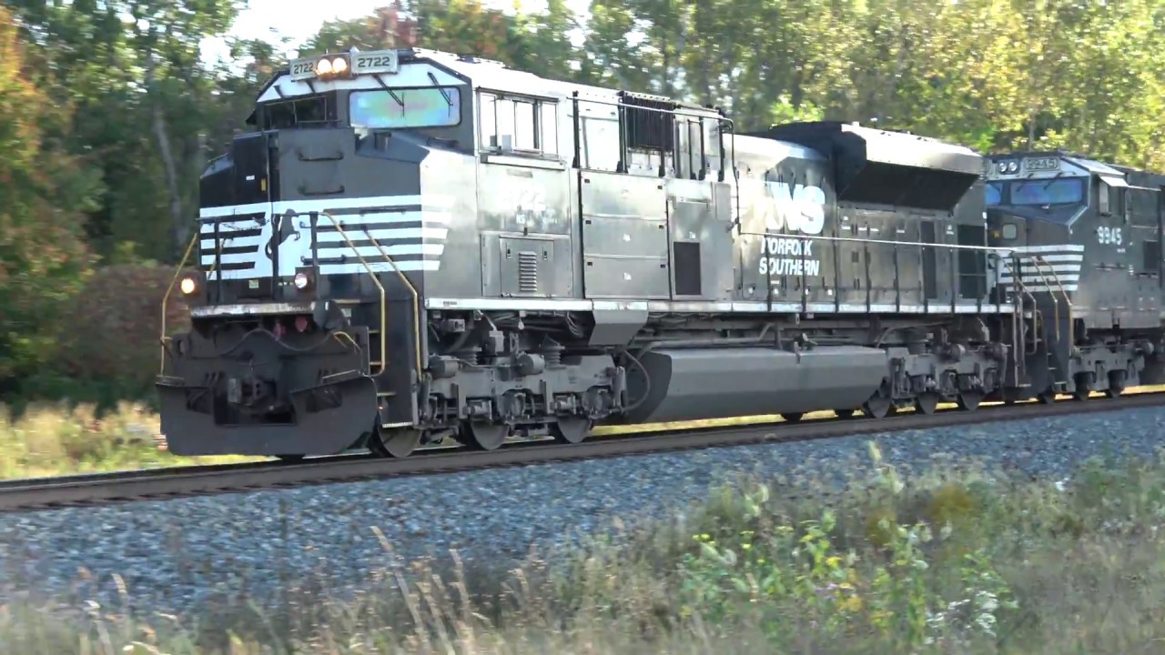 Trains in 4K NS Freight Train 4K Video