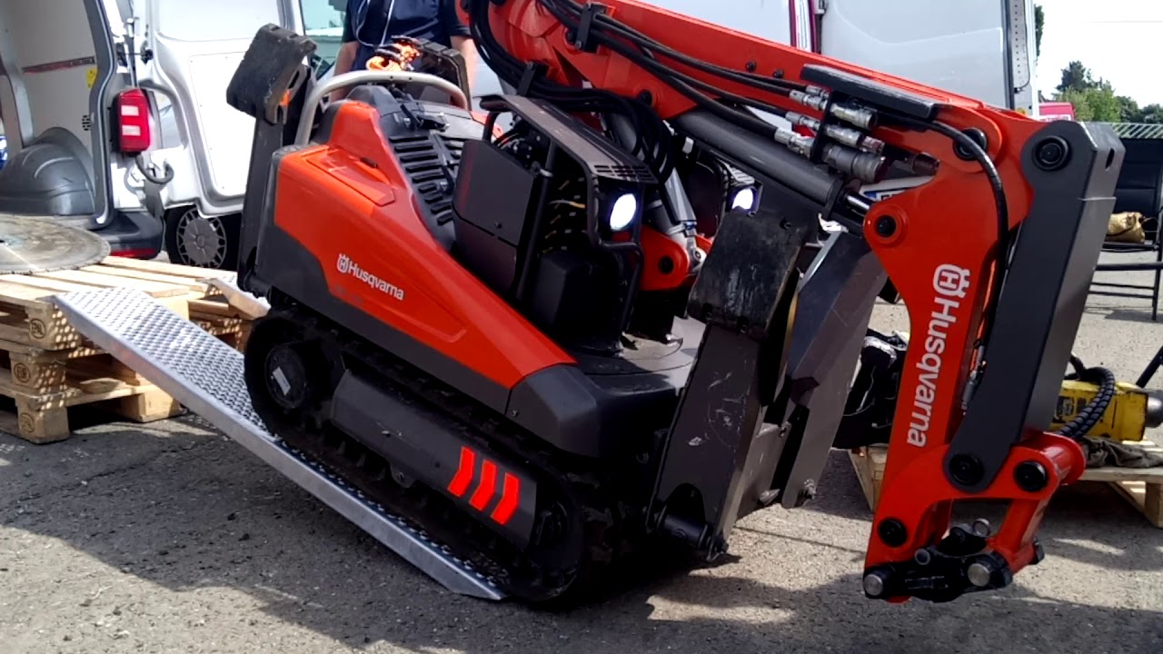The HUSQVARNA DXR 140 demolition robot will go to the VW Transporter