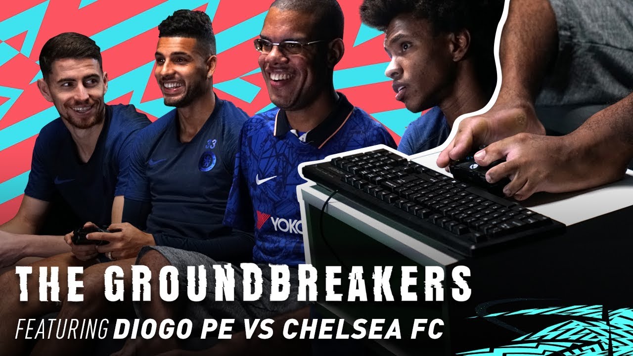 Diogo Pé Plays FIFA With His Feet Against Willian, Emerson and Jorginho