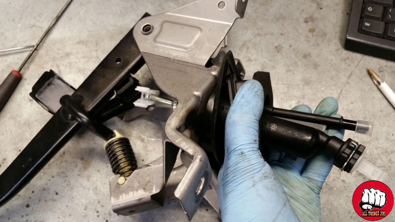 HOW TO REPLACE A CLUTCH PEDAL MASTER CYLINDER ON A FORD FOCUS 2011 2018