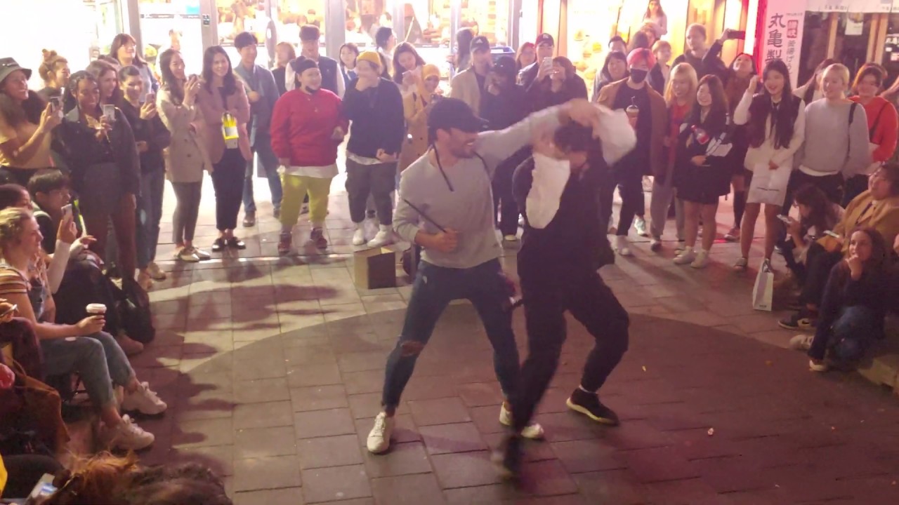 2019년 10월 22일. YANG SUNGYEOL. J.PARK 'MOMMAE' COVER. ENJOYING IMPROMPTU BUSKING WITH ONLOOKER.