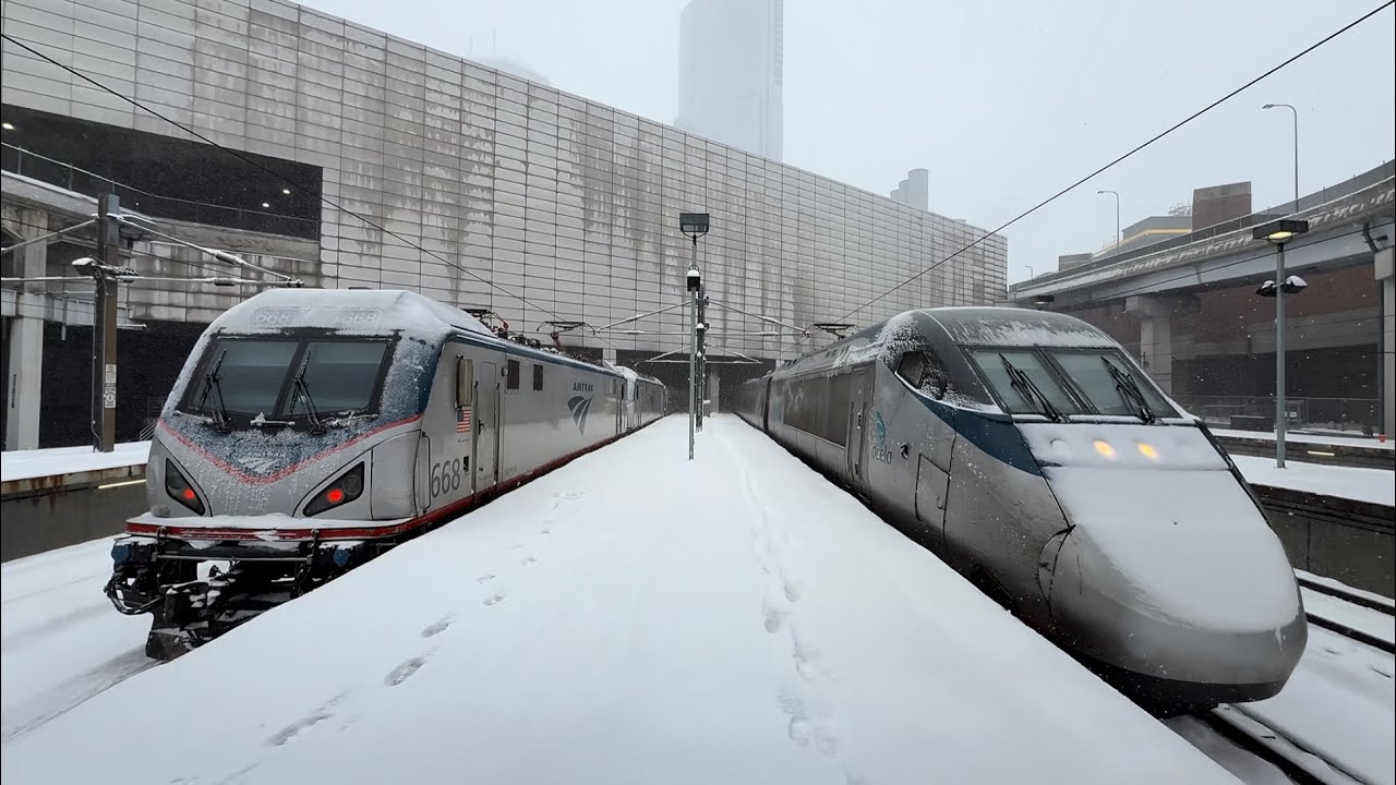 Snowy Acela Departure From Boston’s South Station w/ Horn Salute ❄️❄️