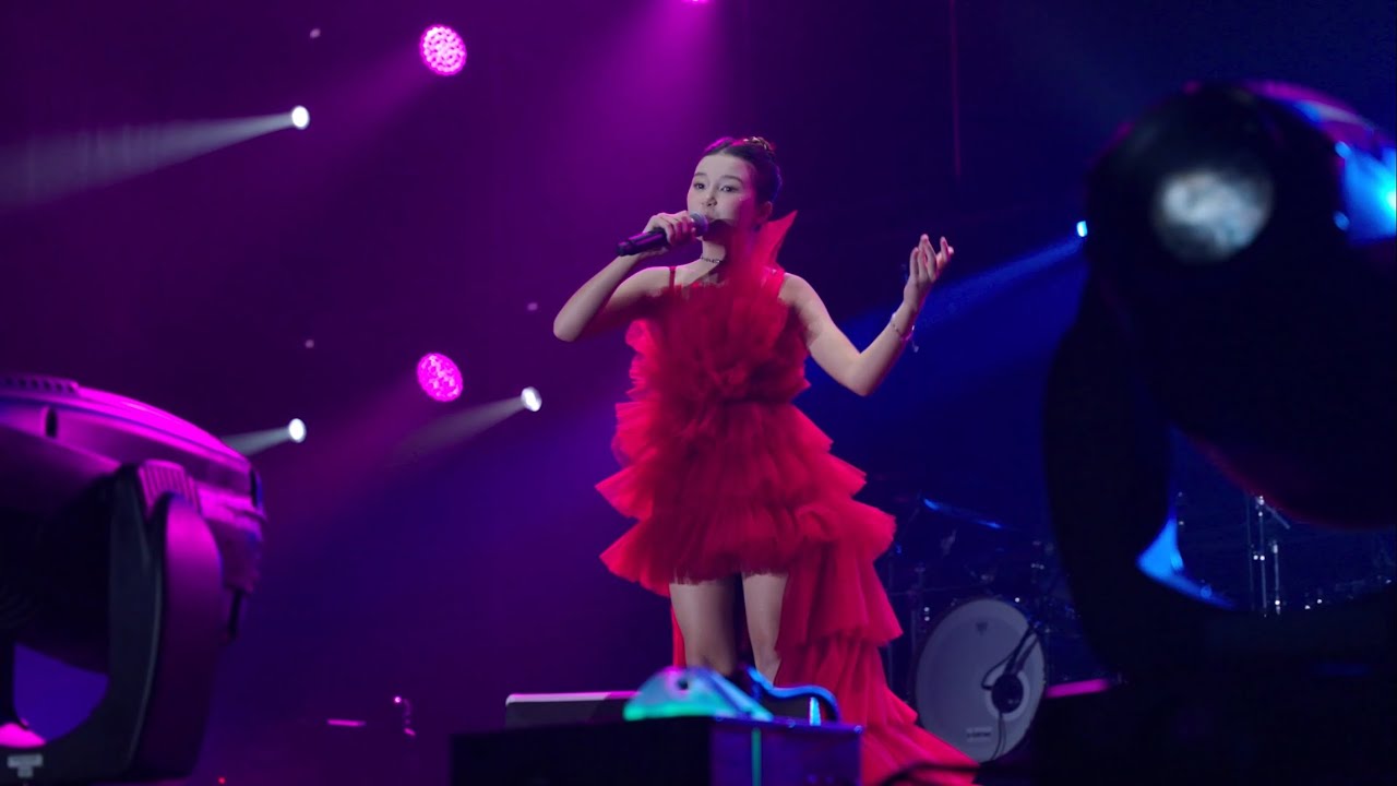 Kỷ niệm 50 năm quan hệ ngoại giao Việt Đức | Red Rose Love - Emily Performance Live