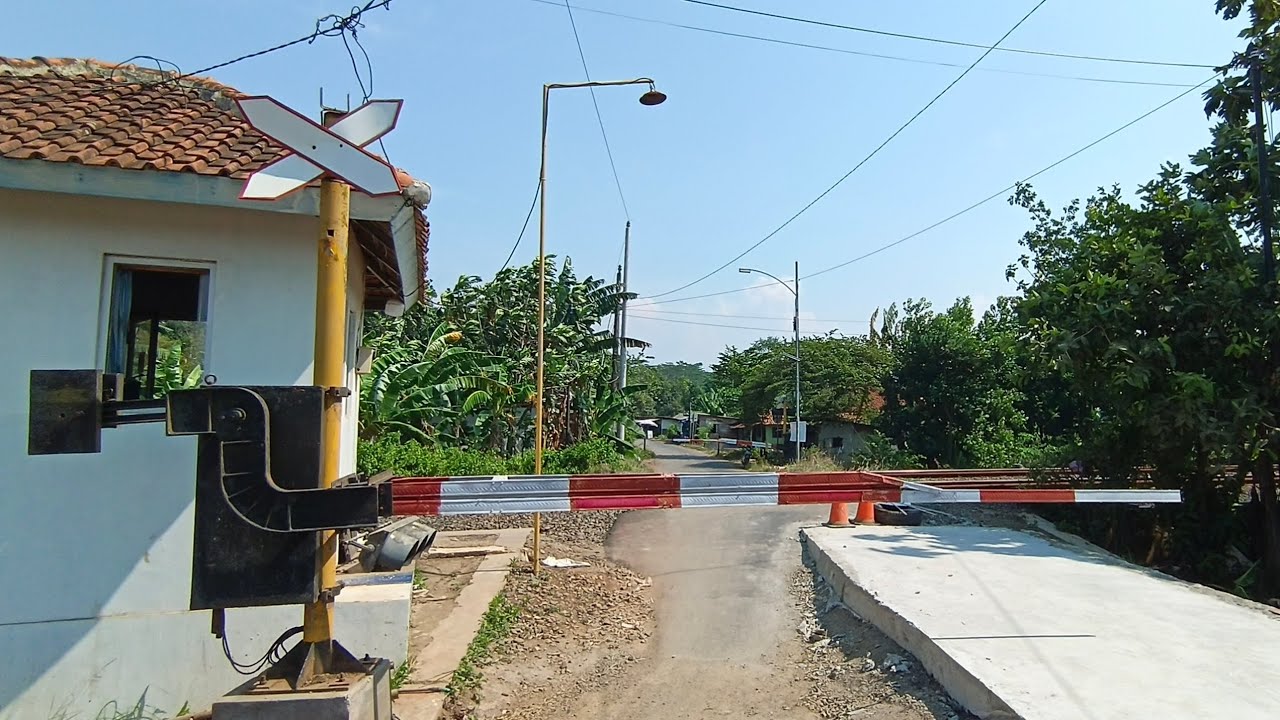 PALANG PINTU UNIK!!, PERLINTASAN KERETA API JURAGAN JPL 87 BATANG