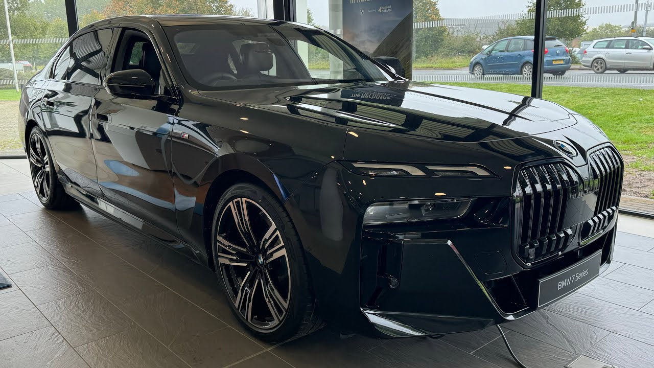BMW 750e xDrive M Sport in Black Sapphire with 31