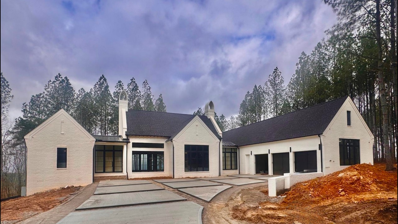 Sleek, stylish, and striking home in River Gorge Ranch, TN — Episode 279