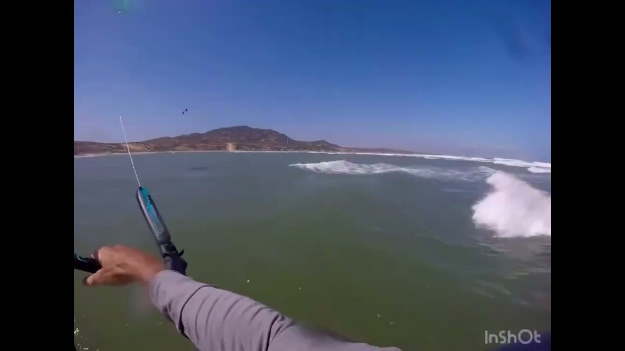 Kitesurfing just inside a reef in Vietnam 10/2-2026