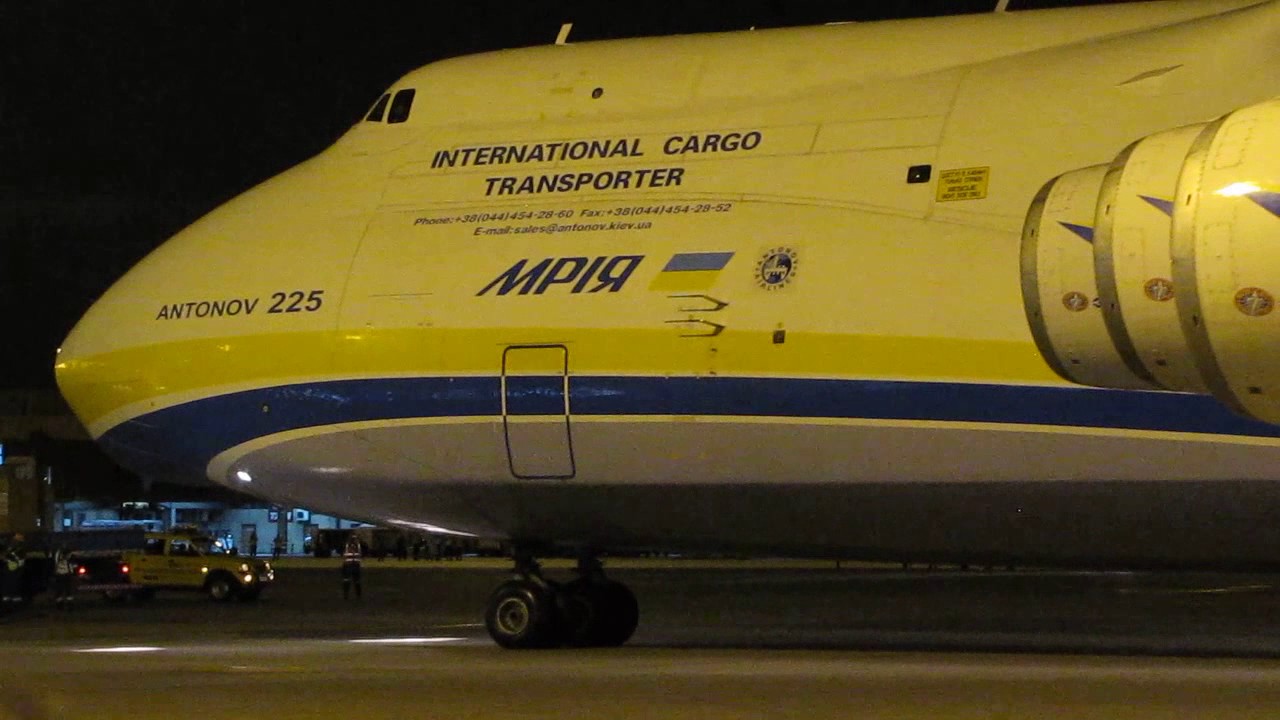 Giant Antonov AN-225 Mriya arriving at São Paulo Guarulhos International (close view)