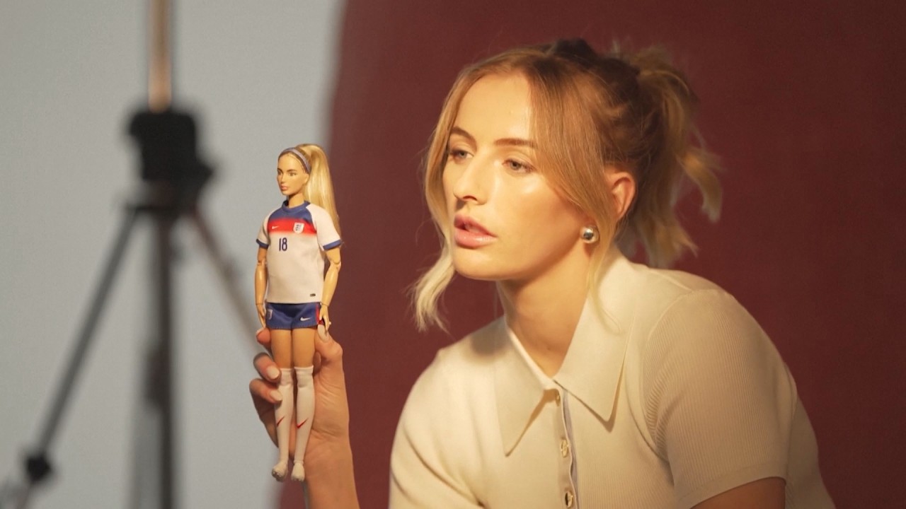 Кукла Барби в образе английской футболистки Клои Келли