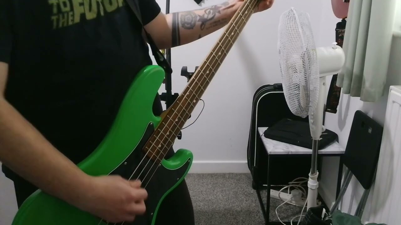 Holiday/Boulevard of Broken Dreams - Green Day (Bass Cover)