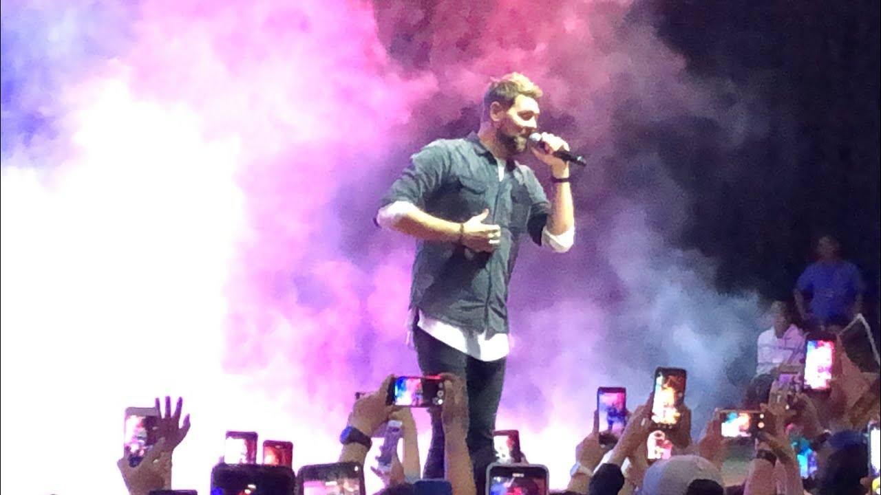 Brian McFadden sings QUEEN OF MY HEART of Westlife LIVE in Manila
