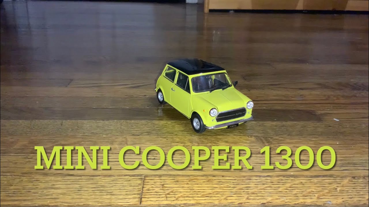 Welly 1:24 Mini Cooper 1300 Diecast Walkaround