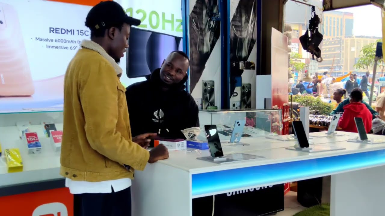 Customer Changed His Mind 3 Times… Here’s the Phone He Finally Bought 📱Real Phone Buying Experience