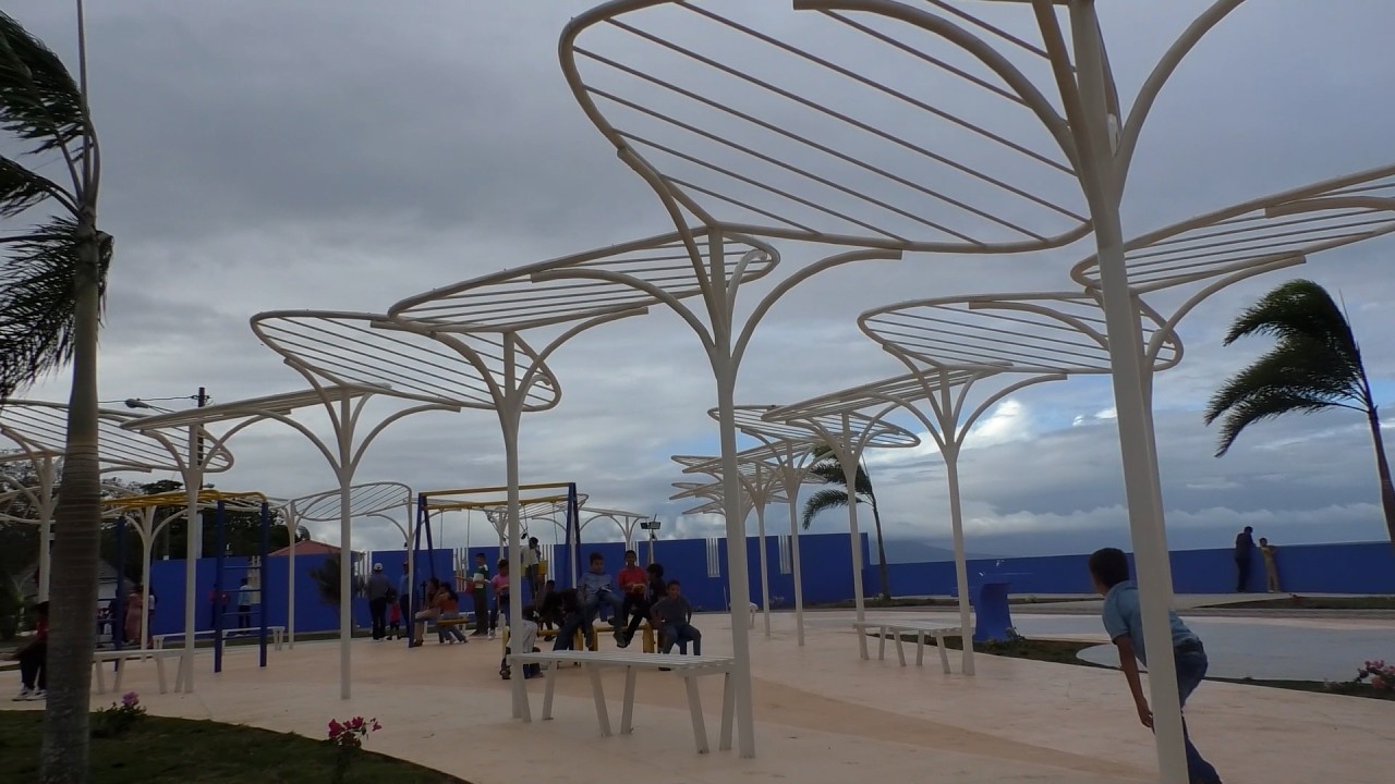 Familias de Cárdenas inauguran Malecón y Parque Acuático