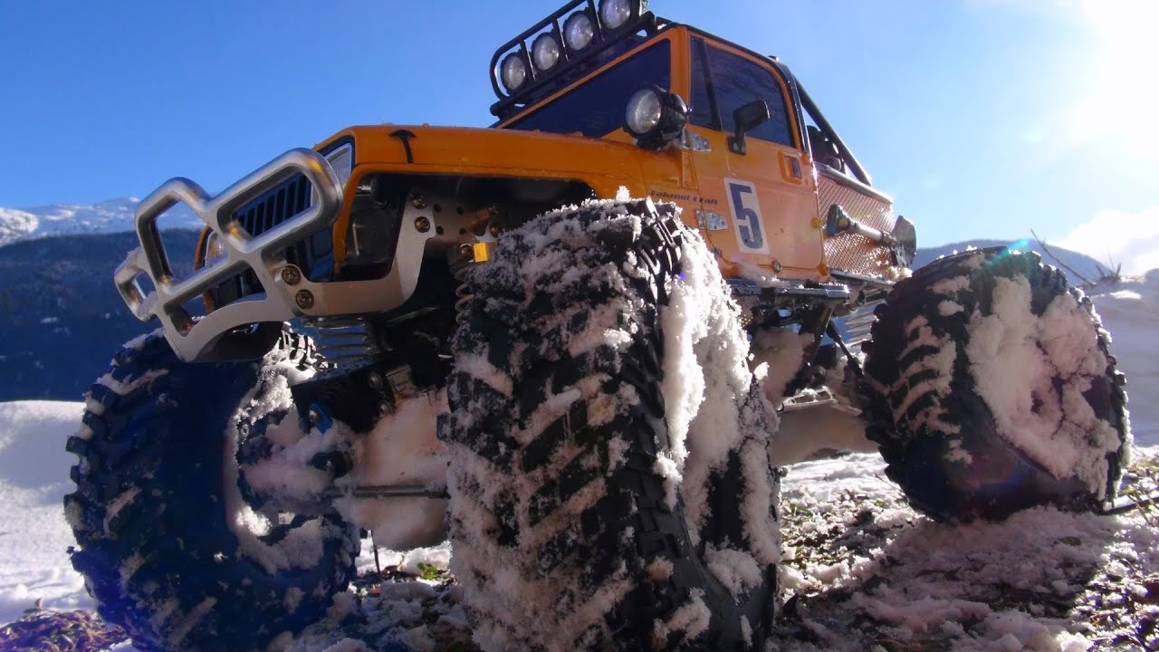 Tamiya CR-01 Customized Jeep in Snowy Mountains