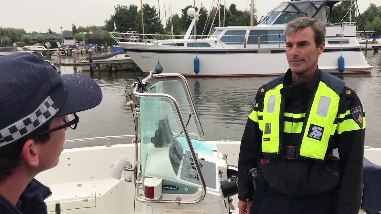 Handhaving op het water; politieman Erik van den Brun