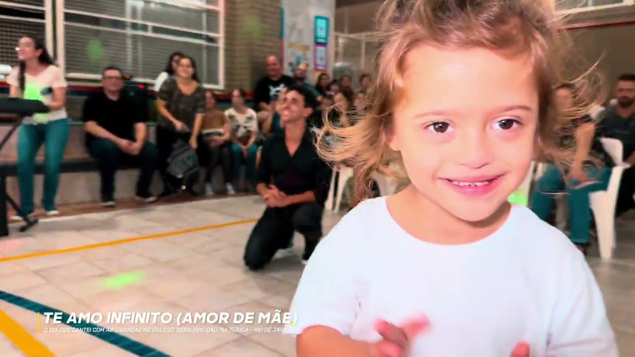 O dia em que eu e meu filho cantamos com as crianças no colégio Ressurreição.