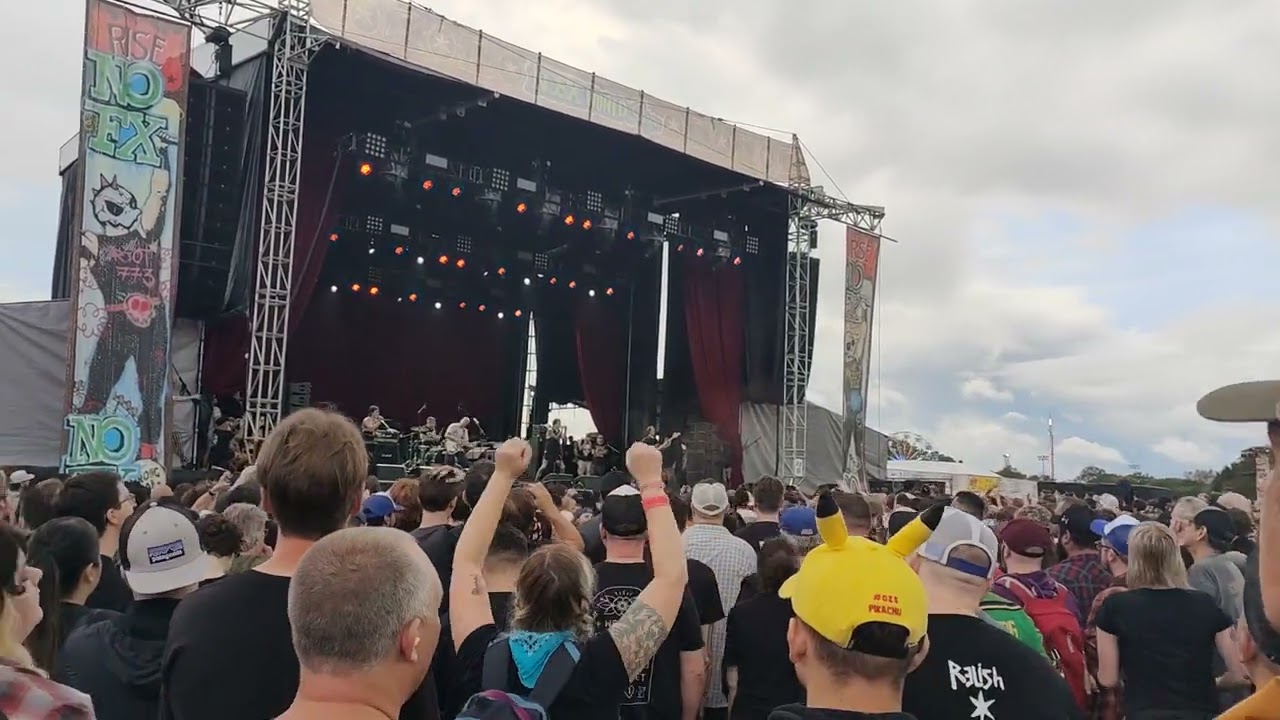 Laura Jane Grace /w Catbite - Officer [Operation Ivy cover] (23.09.2024 @ Riot Fest, Chicago/USA)