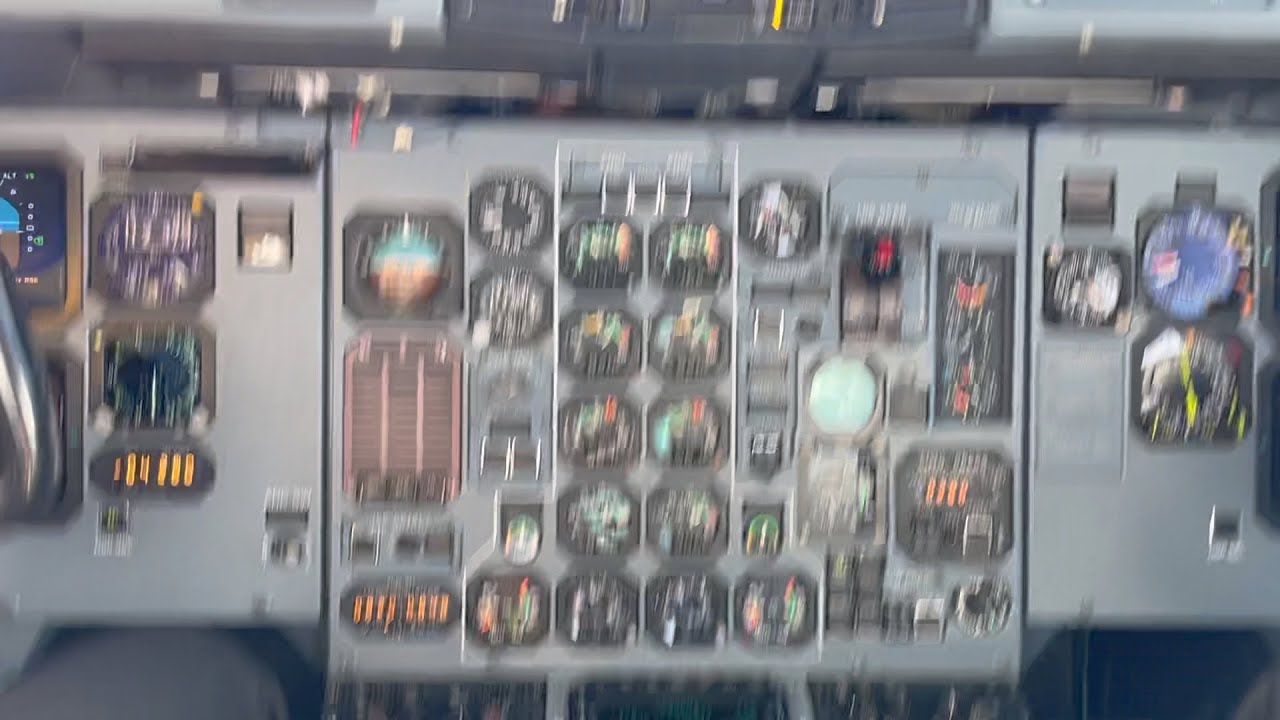 An ATR 72-500 ends up in a very serious emergency | ENGLISH VERSION