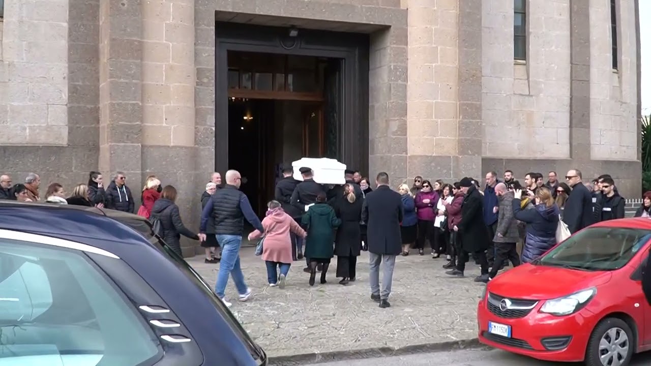A Sassari si son svolti i funerali del ragazzo morto durante un incidente sul lavoro