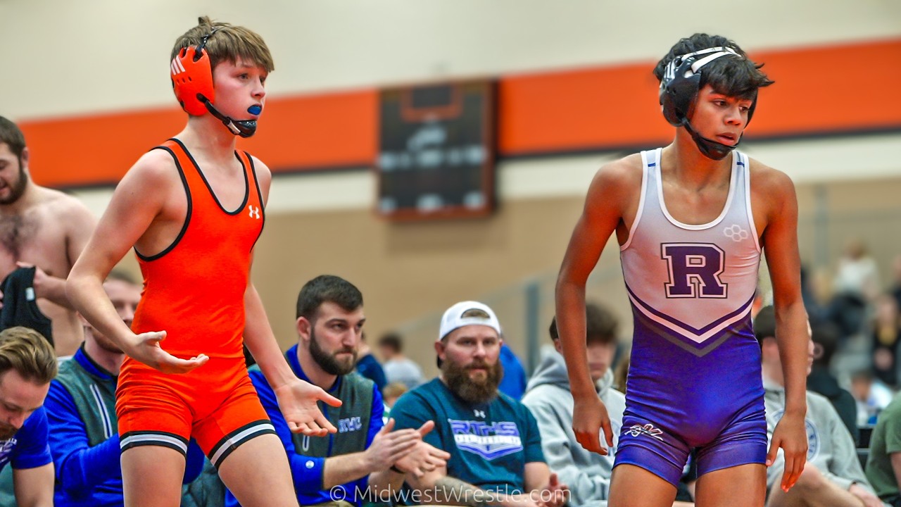 106 – Freddie Hernandez {G} of Rochelle IL vs. Mason Vogt {R} of Minooka IL