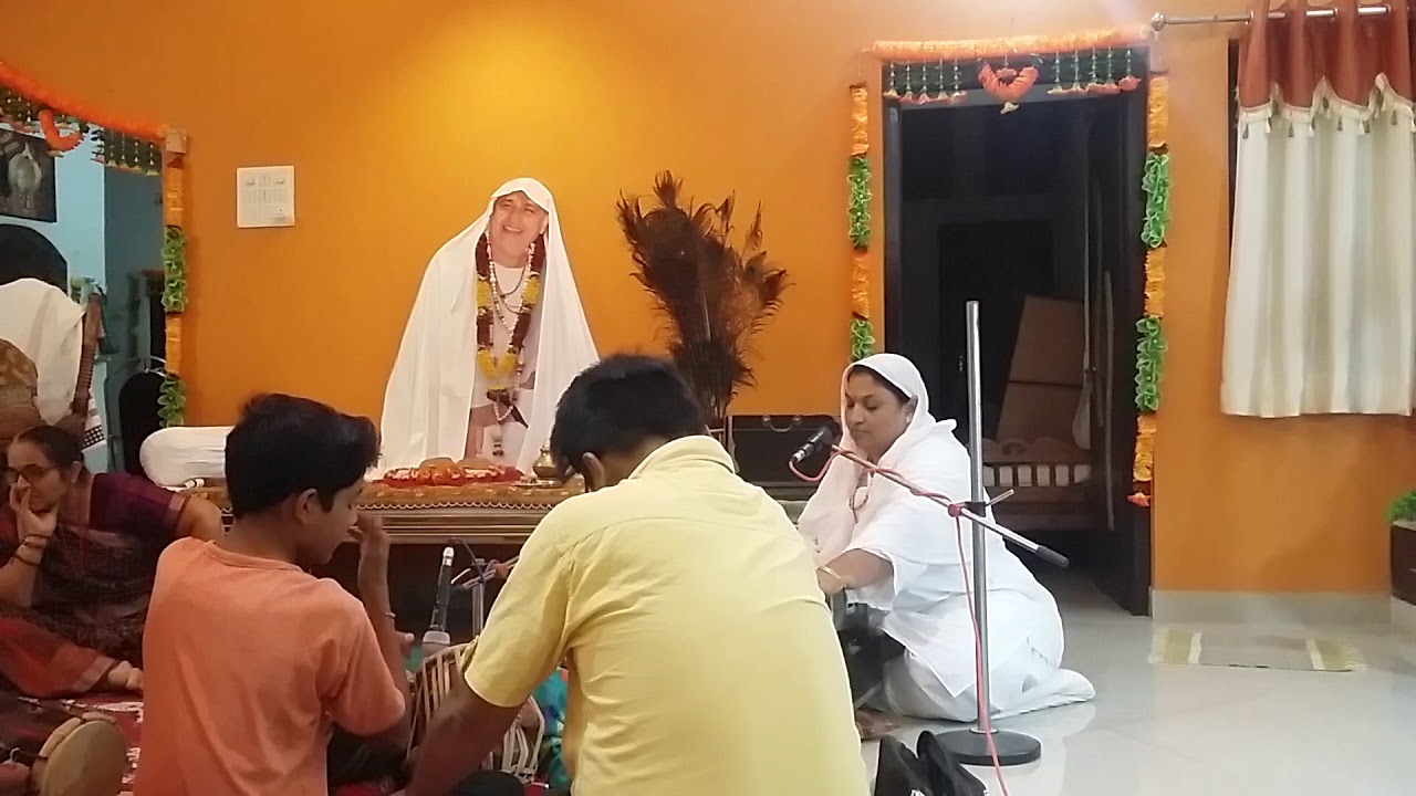 Laldham shri Chandrikadidi's Bhajan