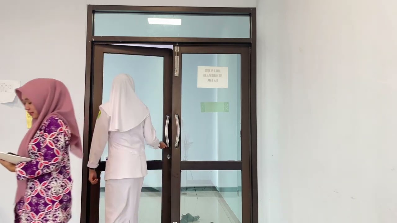 MENGHADIRKAN DIRI SECARA TERAPEUTIK