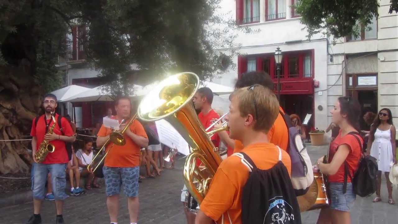 La manta al coll - Charanga Final Feliç