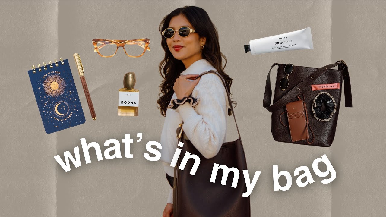 What's In My Bag? | Everyday Essentials of an Author