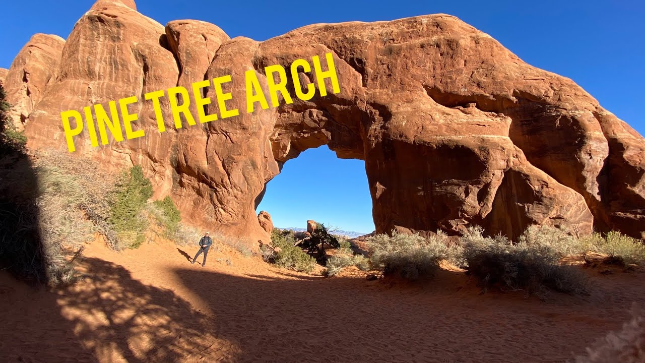 Pine Tree Arch Trail in the Arches National Park on 11-30-2021