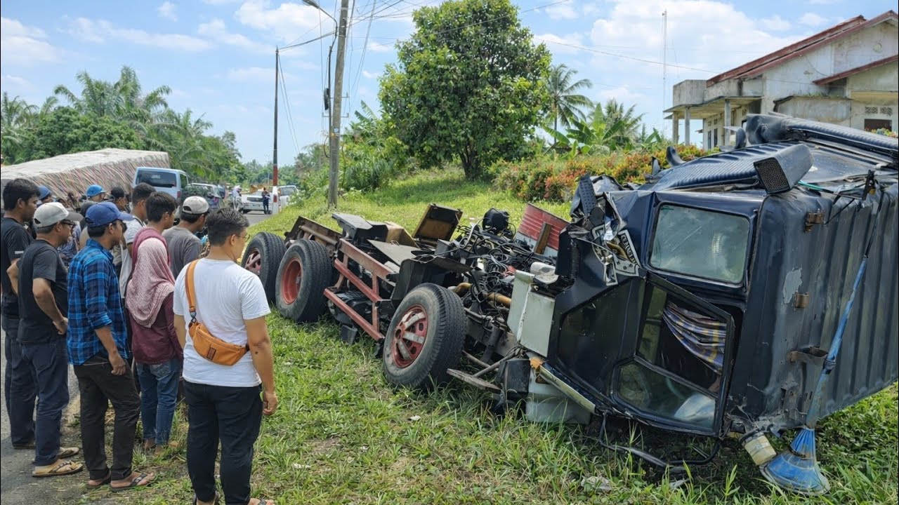 Badan Dan Kepala Truck Terpisah‼️Satu Orang Korban Jiwa