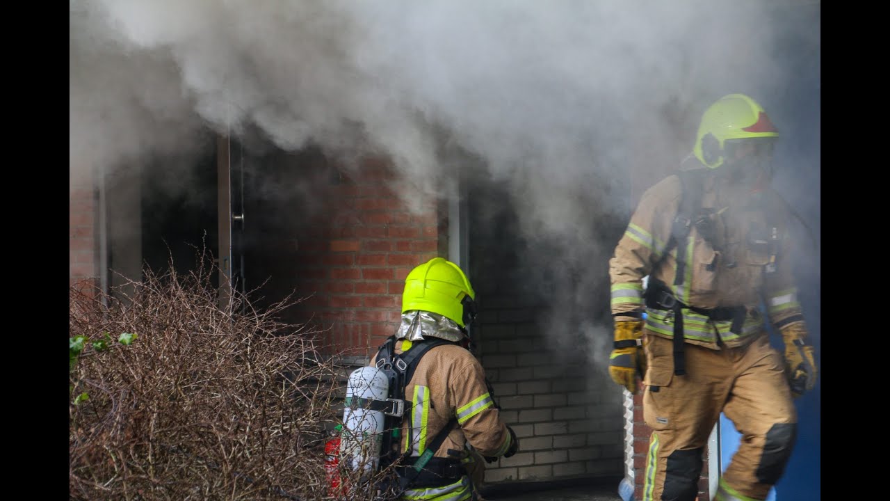 Man ge&euml;lektrocuteerd bij brand Baarnhoeve in Vlaardingen