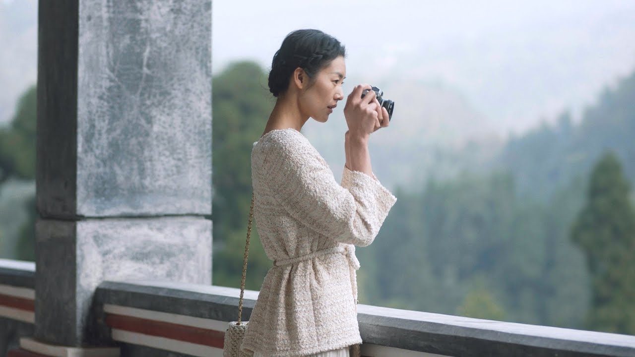 Cruise 2017/18 Collection featuring Liu Wen &ndash; CHANEL Shows