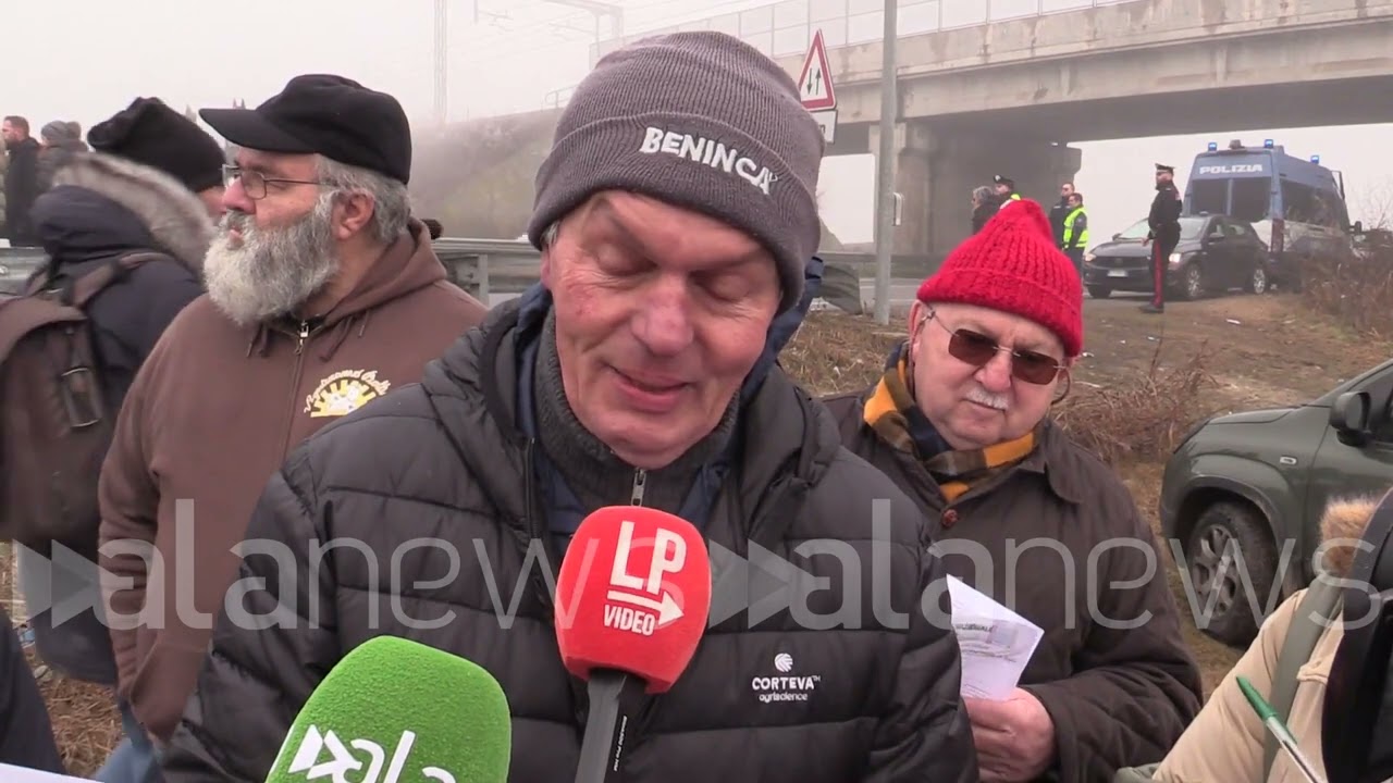 Protesta trattori Milano, agricoltori in presidio: 