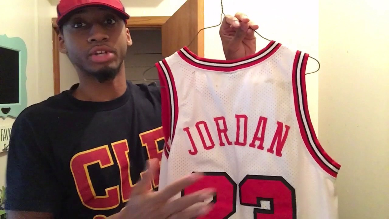 HOW TO REMOVE STAINS FROM A JERSEY (EASY)