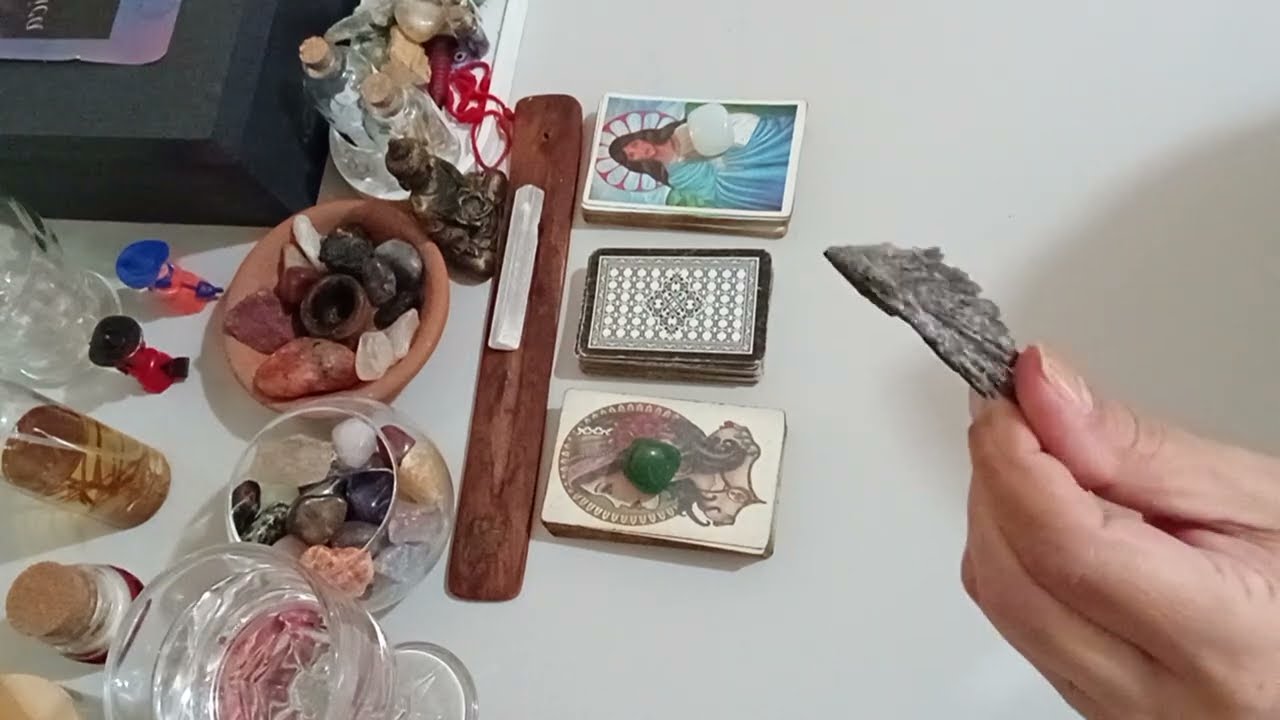 Sua PREVISÃO para o mês de MARÇO. BARALHO CIGANO conta tudo.#tarot #baralhocigano #leituraintuitiva