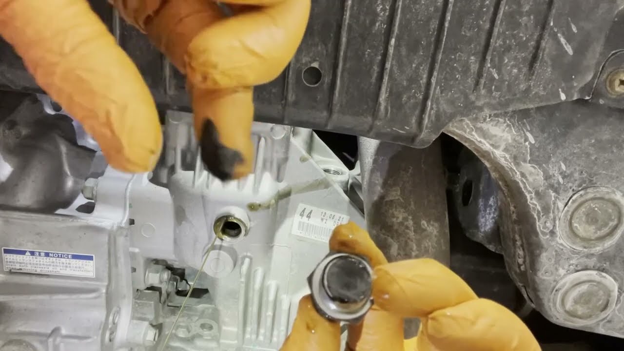 Инструкции по замене жидкости в раздаточной коробке Lexus RX350 2010–2015 гг.