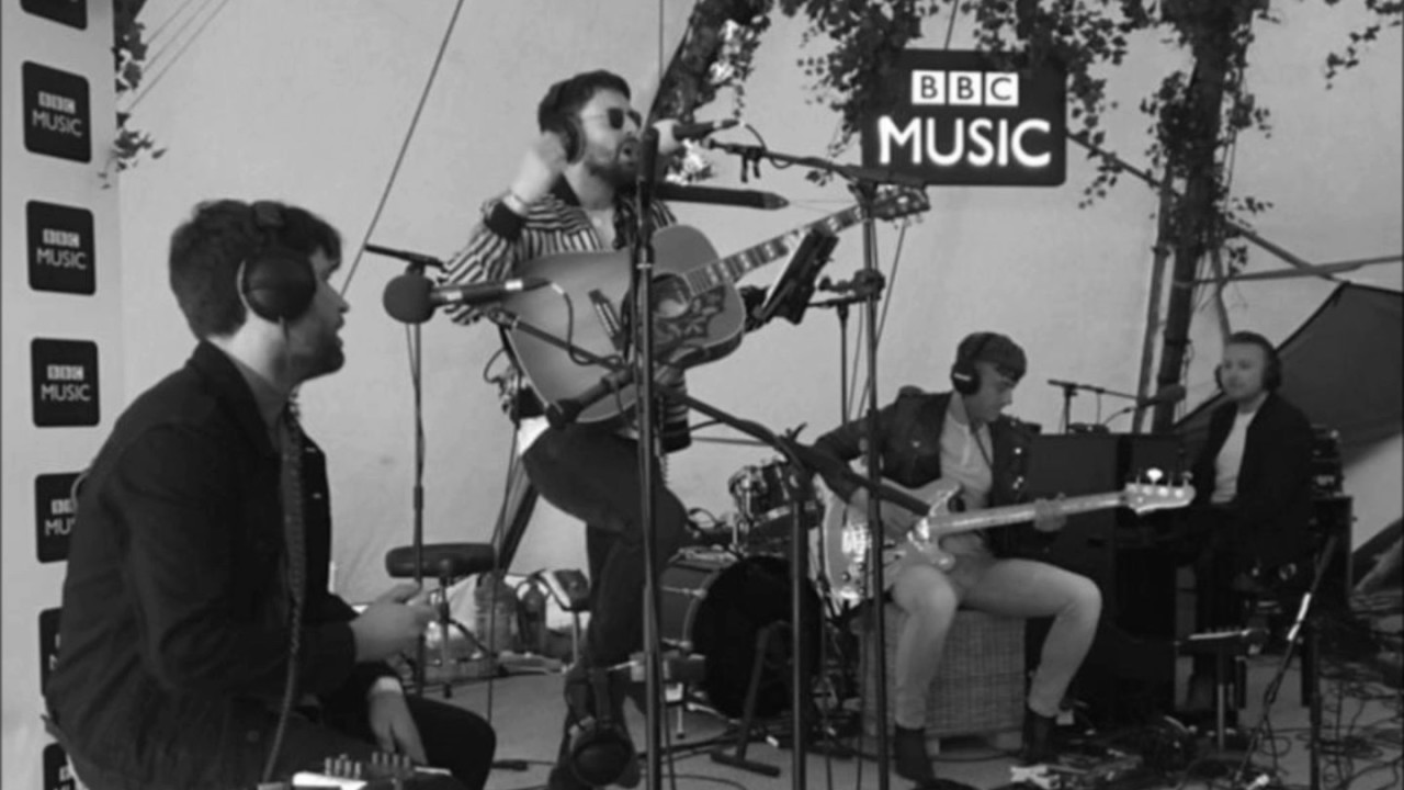 Courteeners - 20th Century Boy / Cigarettes And Alcohol - Glastonbury 2017